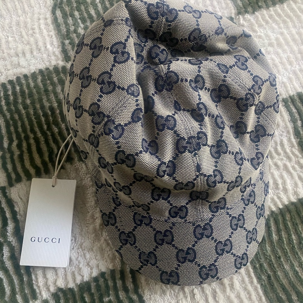 NWT Gucci children’s original GG canvas baseball hat-M